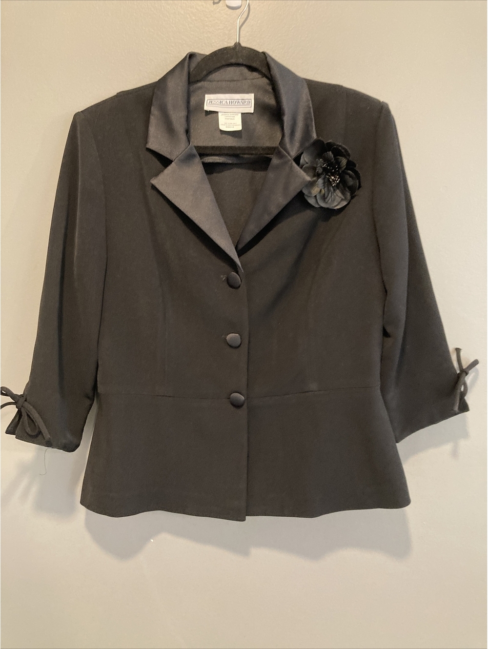 Jessica Howard Womens Size 14 Black 3 Button 3/4th Sleeves Floral Brooch Jacket